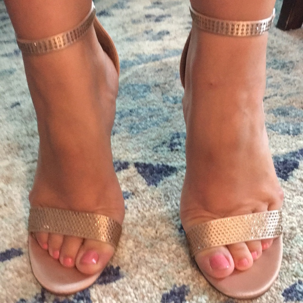 🧳Fashion Nova strappy heels!🧳